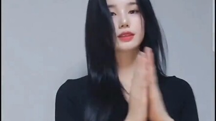 [Dancing beauty on Tik Tok]
