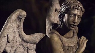 Khi bạn nhìn chăm chú, nó là một bức tượng tinh xảo; nhưng chỉ cần chớp mắt một cái, nó sẽ bẻ gãy cổ