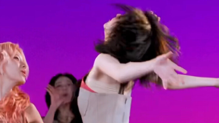 นี่เป็นการส่งต่อท่าเต้นที่น่ารักที่สุดเท่าที่ฉันเคยเห็นมาเลย