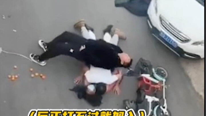เหตุการณ์ทั้งหมดมีแค่การเตะหมวกกันน็อกที่ฉันพอจะเข้าใจ…