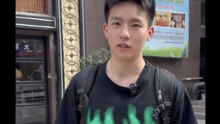 Mahasiswa pria kelahiran 2000-an di Chengdu tidak terikat gender, dengan berani mengikuti kencan but