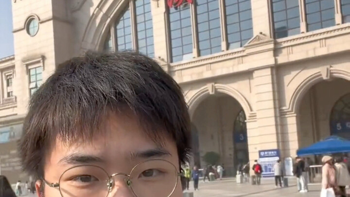 Visiting the Yellow Crane Tower in Wuhan is every Japanese middle school student’s dream.