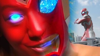 Ultraman aneh yang wajahnya muncul saat dia berubah