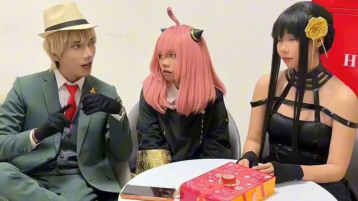 3 COSPLAY JADI KELUARGA