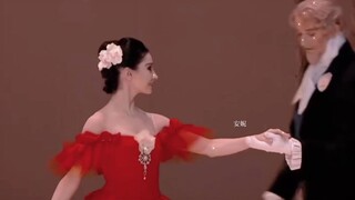 Cứu giúp !! Có những người dù ngã xuống cũng xinh đẹp đến thế! Thật là tao nhã khi giơ tay lên và đầ