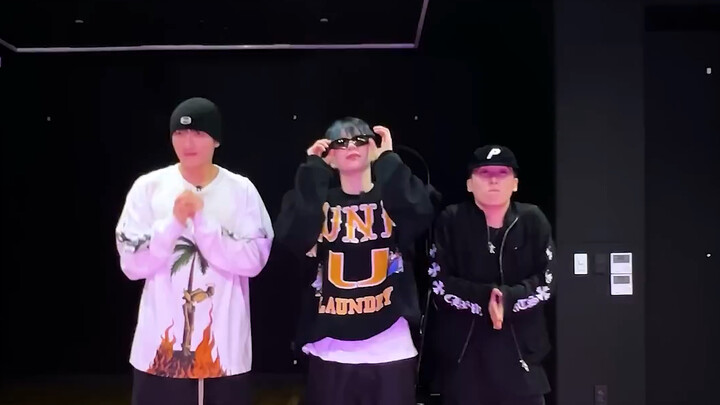 Koreografi Badalee&Vata&Ingyoo untuk "In2deep" 💃