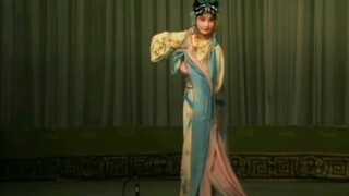 惊为天人的一段长绸舞，飘飘乎如凭虚御风～