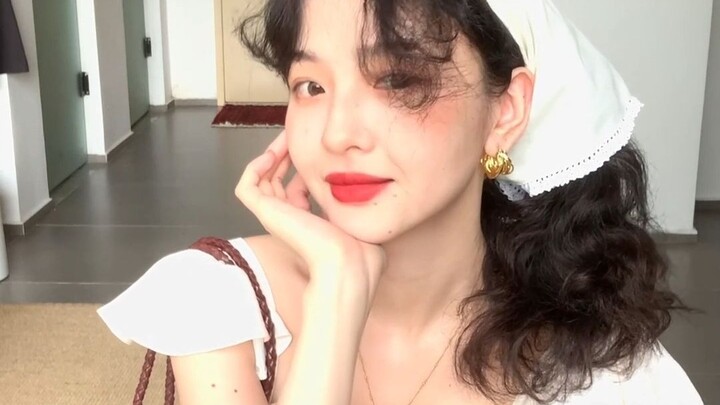 أظنُّ أنَّ هذهِ الفُسْتانَةَ ليستْ في خزانتِكَ بعدُ!