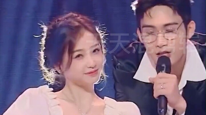 Ca sĩ giấu mặt: Trương Bân Bân có thể sống bằng nghề hát, còn Tống Tổ Nhi thì lại sở hữu gương mặt “