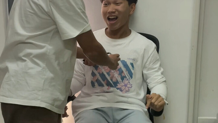 The dorm leader’s being disobedient?? Just inject him and turn him into a lolicon!!