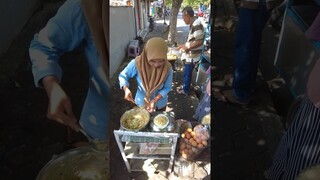 ternyata begini proses pembuatan martabak usus viral