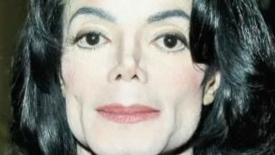Michael Jackson rốt cuộc đã phẫu thuật thẩm mỹ bao nhiêu lần?