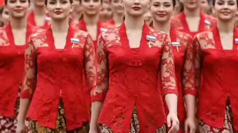 Cantiknya Orang Rusia Pakai Pakaian Tradisional Indonesia#budaya