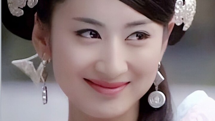 Cười chết, mắt ma mị như tơ xưa từng hút hồn người, giờ thì trông cứ như vừa ngủ dậy vậy