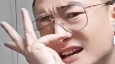 The Wakaba Mutsu VS Sanjiao Chuhua bought by squatting Fanghun live room for thirty