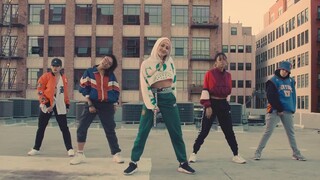 【Swag Penuh】Si pirang Baiba Klints tampan Urban koreografi CB lagu klasik Poppin