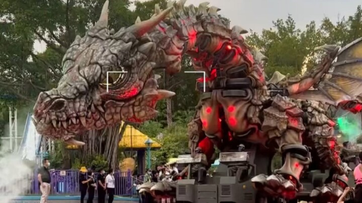 Khủng long khổng lồ xuất hiện, nhanh tay triệu hồi Ultraman