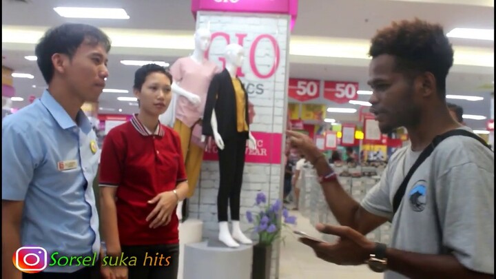 Prank!!!,,[Orang baru] ,BINGUNG NAIK TANGGA ESKALATOR,,wkwk..