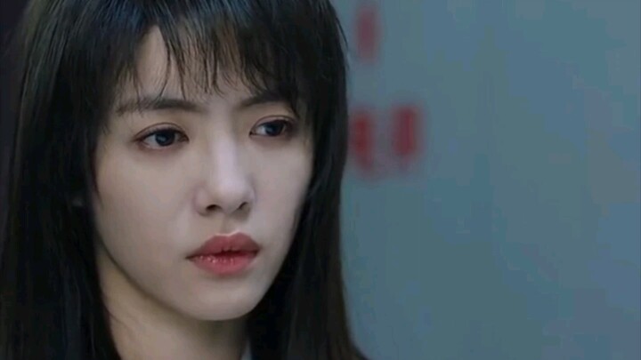 A locksmith's无意 remark reveals an astonishing secret.