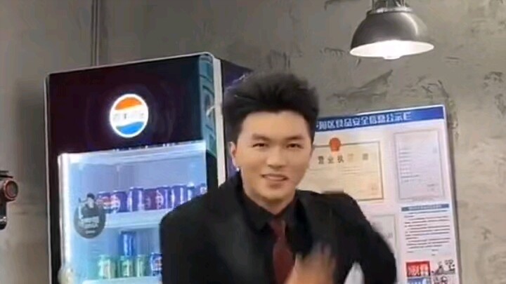 How long did he have to train to reach such a masterful level? This internet celebrity should be him