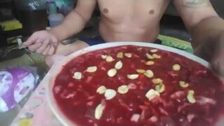 Tiết canh dê đỏ rực rỡ.đánh đông xau một nốt nhạc.