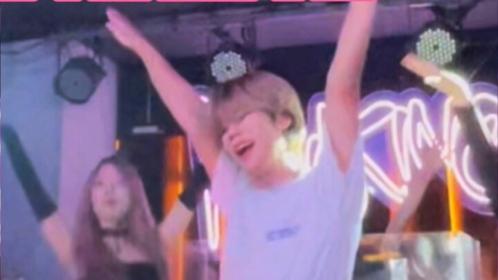 [KPOP Bar, Rabbit House] The Feels-Twice Bar Random Full Song Straight Shot for Boys