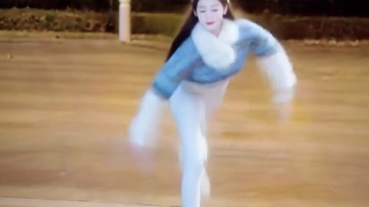 Gió lớn thổi, tuyết rơi dày.