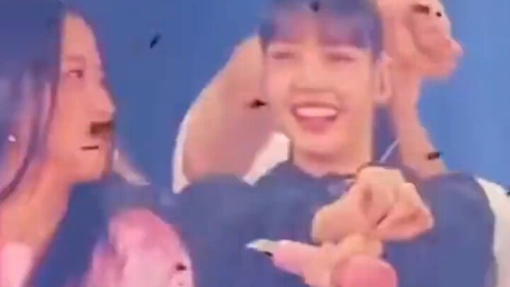 [Lisa danced the big sister solo three times] Kpop girl Lisa, who is beautiful and kind, gave Jisoo 