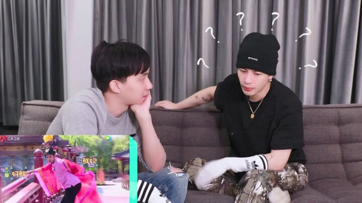 Jackson Wang xem lại video hài hước của chính mình cách đây 4 năm, xấu hổ đến mức quay mông ra rồi t
