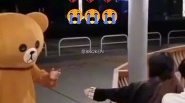 mas masakit makita ang taong mahal mo may kasamang iba😥