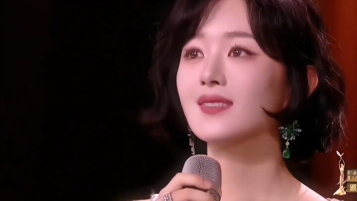 “What the entertainment industry couldn’t give her, the nation did” #ZhaoLiying# Sisi Ruyi Crown of 