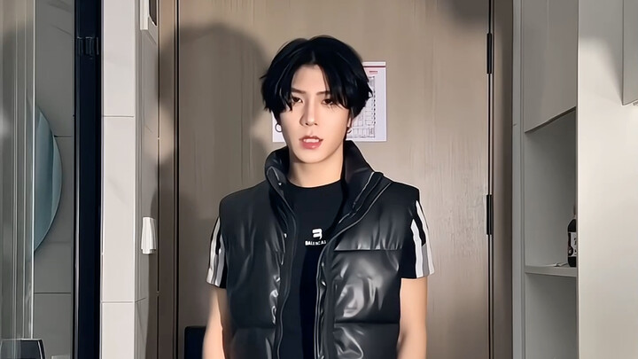 WayV's "Phantom" chorus preview dance