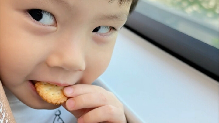 This sly little emoji 🤨🤨