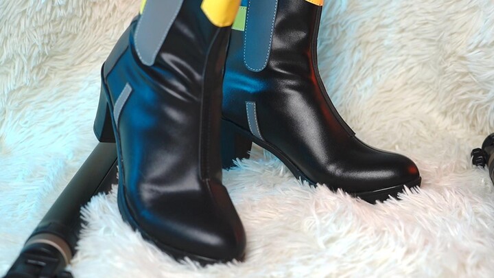 Axing Pioneer COS shoes display