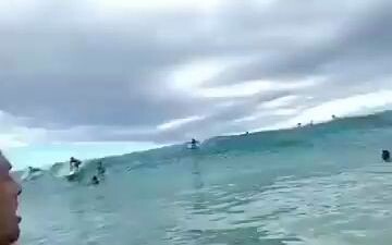 من يحتمل موجات السيلفي العاتية هكذا؟