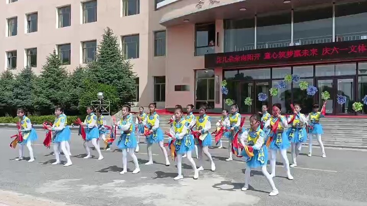 هذا هو النسخة الأصلية، آخر واحد على أقصى اليسار هو أنا (*^ω^*)