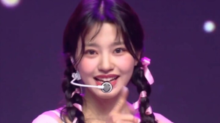 Girl grup generasi kelima CSR dengan lagu "Shining Bright" – Panggung promosi 23 April 2023