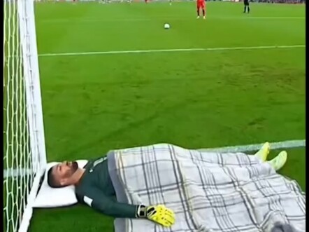 The Chinese team missed the shot after facing a goalkeeper who was just lying down and sleeping.