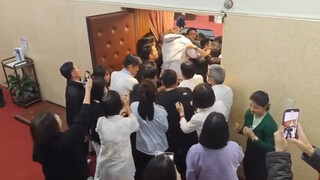 立院笑传之踩踩背