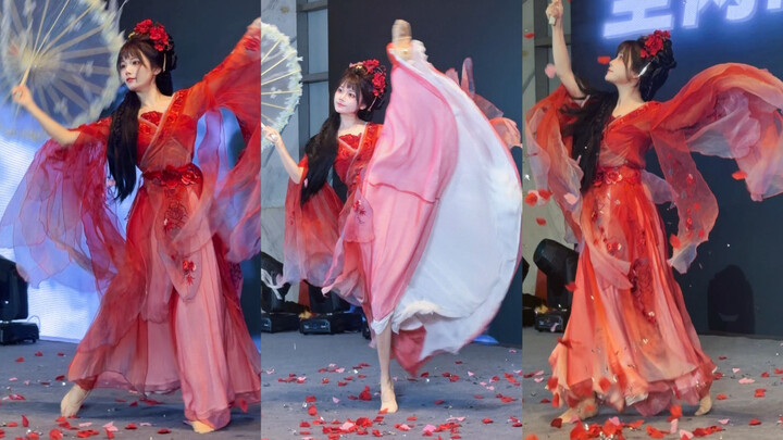 Add a tiny bit of wow to the annual party! I’m bringing a whole pot of petal rain to [Xiaoyao]!