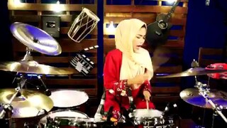 Sweet Drummer with lovely song