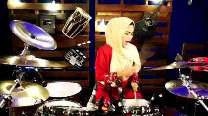 Sweet Drummer with lovely song