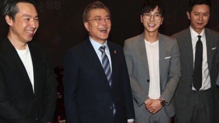 ชะตากรรมของบริษัทยักษ์ใหญ่? ทำไมถึงบอกว่าการทูตเชิงวัฒนธรรมของมุนแจอินกลับโปรดปรานไอดอลจากค่ายเอสเอ็