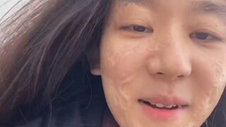 فقط عندما أصور مقاطع الفيديو أستطيع التظاهر بأنني سعيد، حتى تشعروا أنتم بالسعادة.