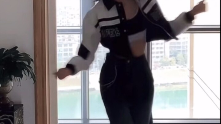 06女高｜hype boy翻跳｜三套换装？｜怕社死不敢发朋友圈的小姐姐一枚呀