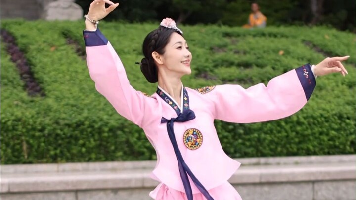 The Korean version of “Yingshanhong” is so addictive! Netizens are jumping in to showcase their tale