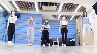 ไอ้โง่ไฟแรงที่ร้องเพลงและฝึกเต้นด้วยตัวเอง มันช่างวิเศษเหลือเกิน~