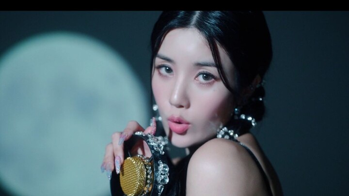 Kwon Eun-bi’s latest comeback track “Underwater” MV and first stage performance unveiled.