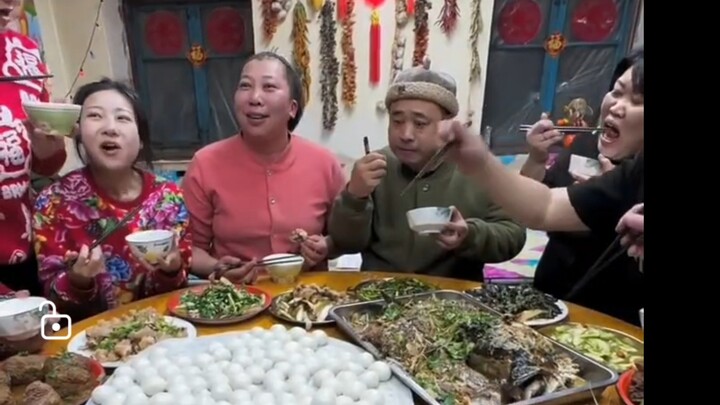 Chị Yêu Đông Bắc tự làm lẩu Haidilao!