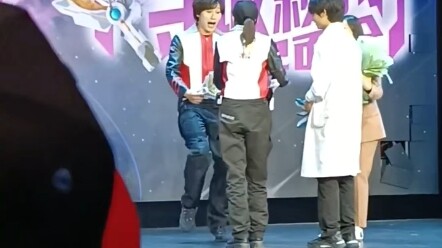 The result of cosplaying Cheng Jingjian Yuming and Shengzhangren going to see Zhenzhong Kengo himsel